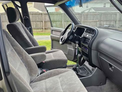 Used 2002 Isuzu Trooper 4WD 4-Door image 4