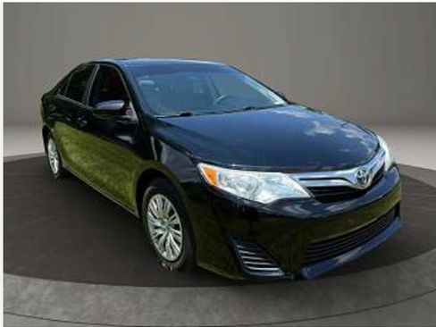 Used 2014 Toyota Camry XLE w/ Leather Package FWD image 1