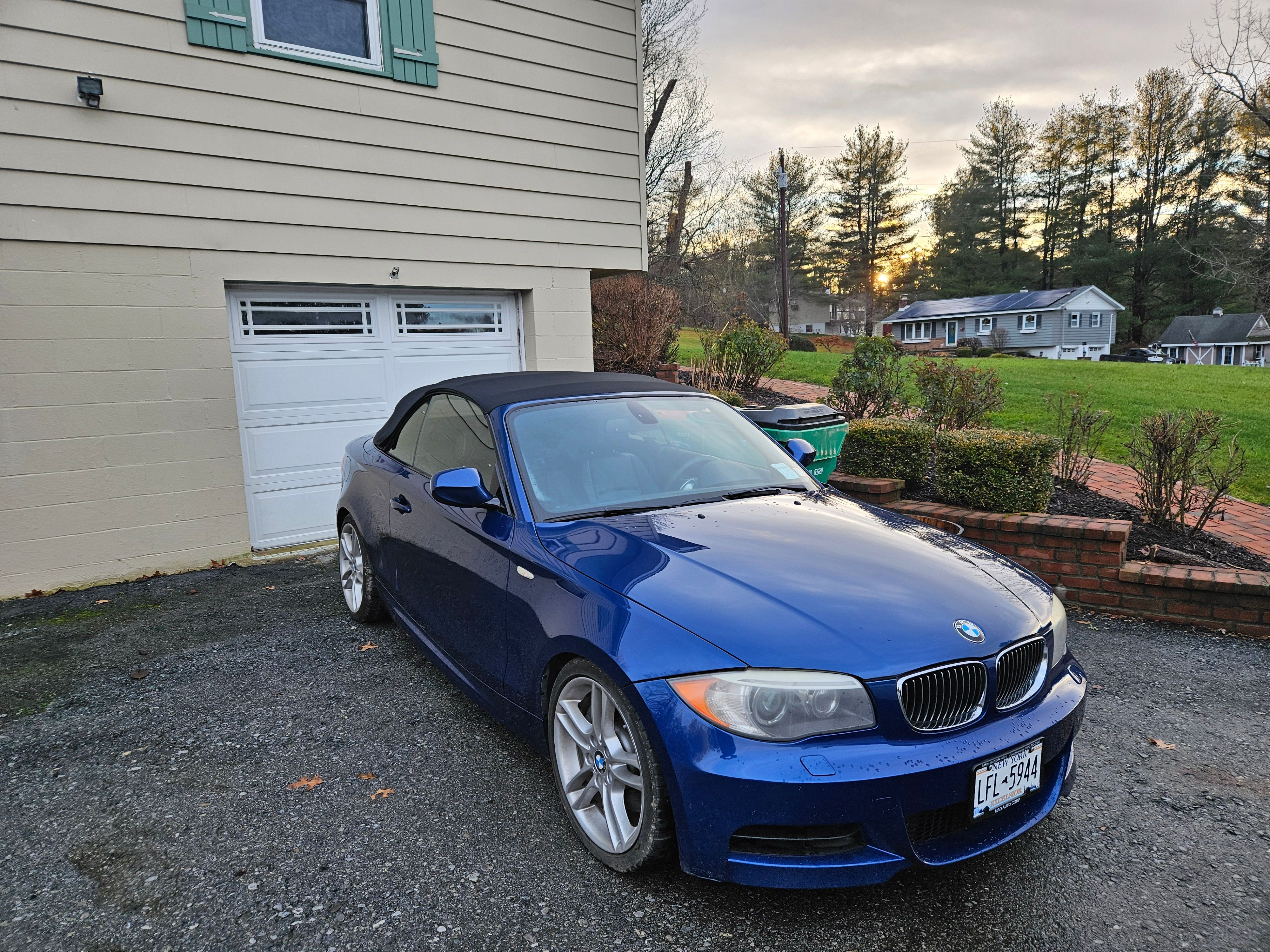 Used 2012 BMW 135i Convertible RWD image 1