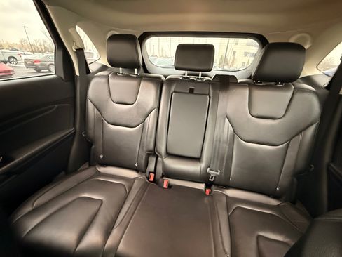 Used 2019 Ford Edge Titanium w/ Cold Weather Package image 9