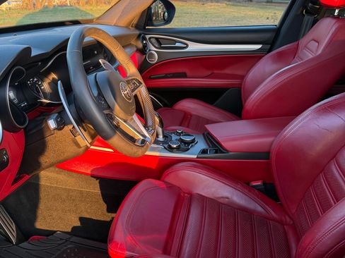 Used 2018 Alfa Romeo Stelvio Ti Sport image 9