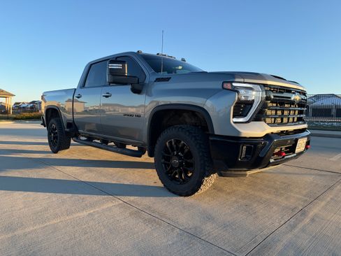 Used 2025 Chevrolet Silverado 3500 LTZ w/ LTZ Plus Package image 5
