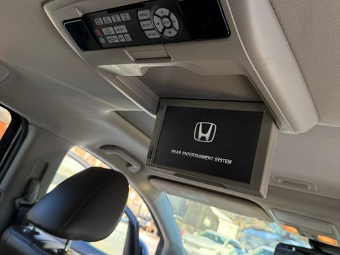 Used 2015 Honda Odyssey Touring image 16