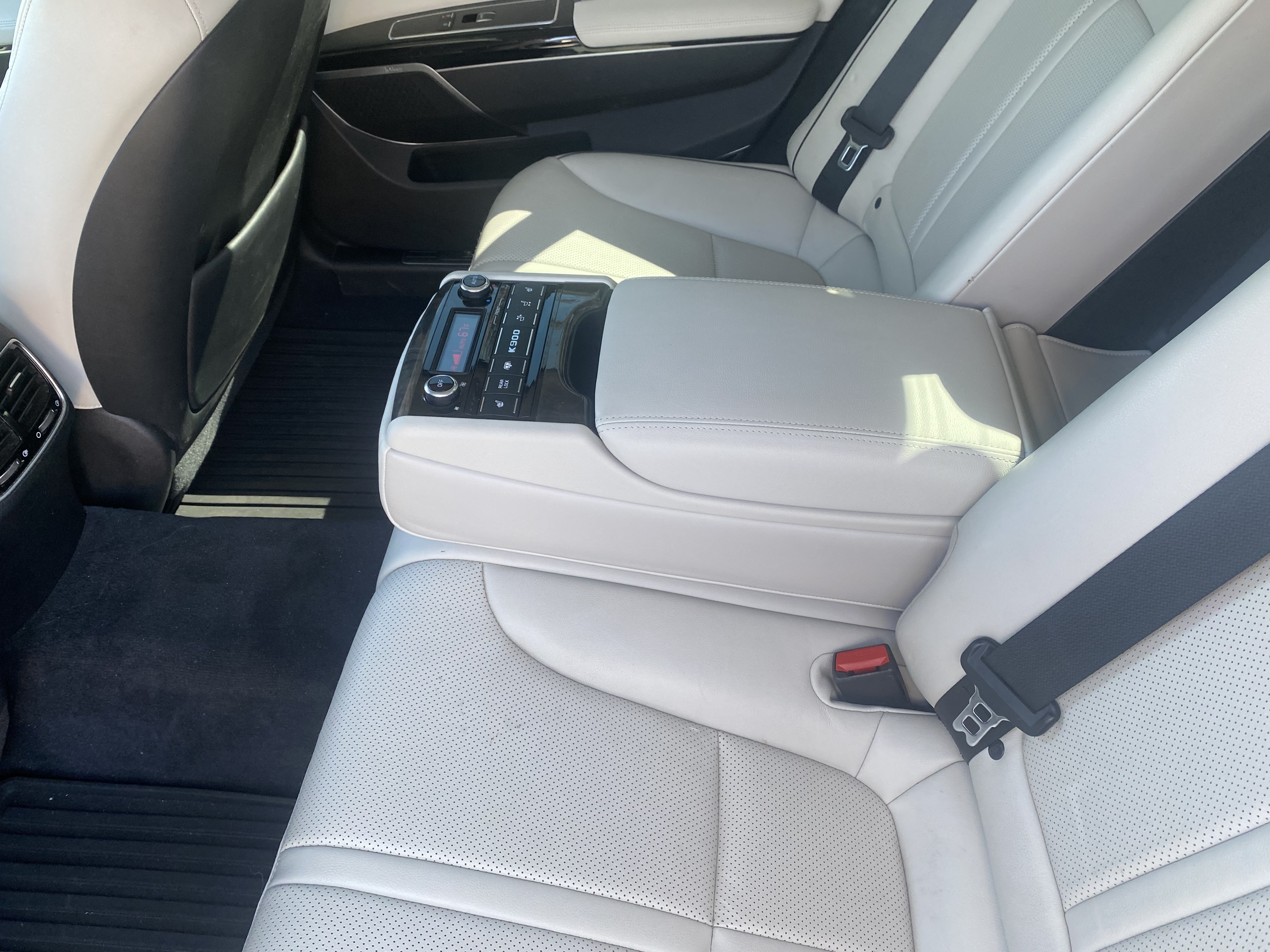 Used 2015 Kia K900 Luxury RWD image 10