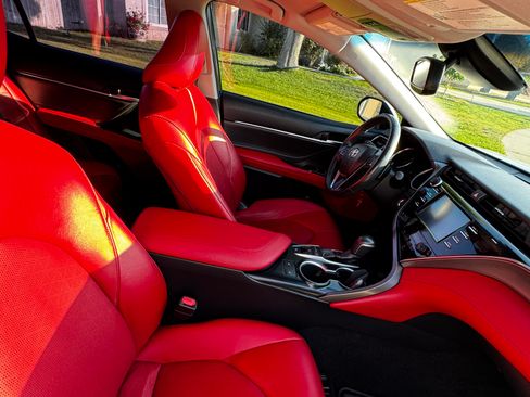 Used 2018 Toyota Camry XSE image 14