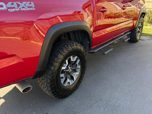 Used 2017 Toyota Tacoma TRD Off-Road image 5