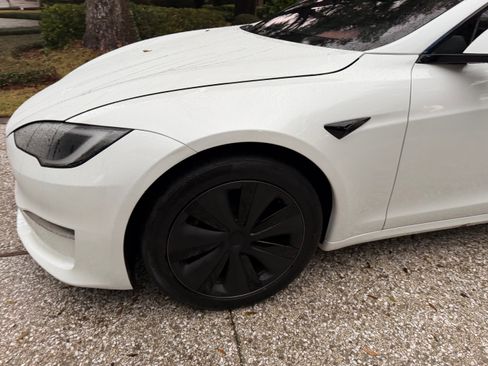 Used 2023 Tesla Model S image 9