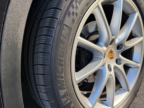 Used 2019 Porsche Cayenne image 19