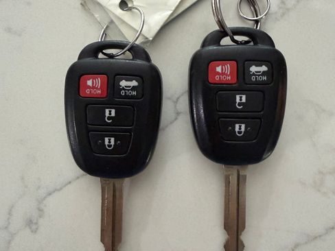 Used 2015 Toyota Corolla LE FWD image 21