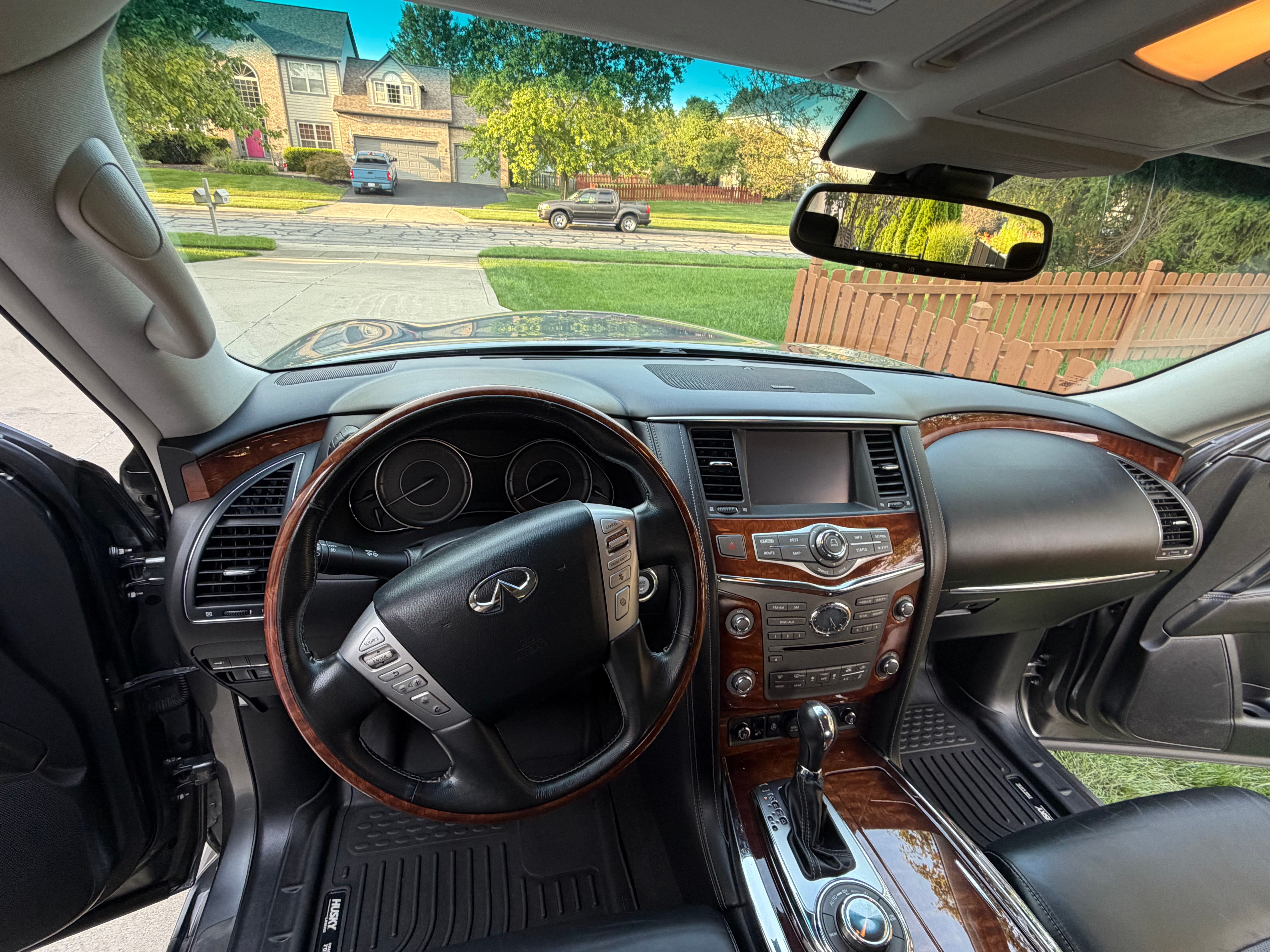 Used 2017 INFINITI QX80 4WD w/ Deluxe Technology Package image 16