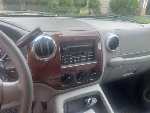 Used 2006 Ford Expedition XLT RWD image 14