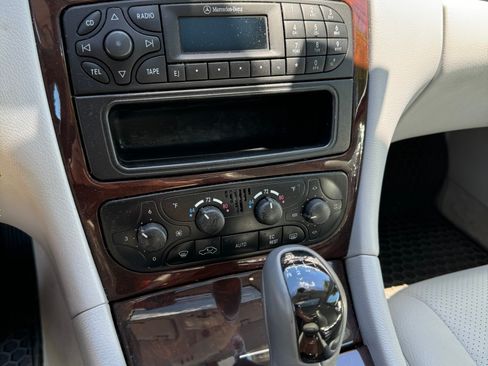 Used 2002 Mercedes-Benz C 240 Sedan image 21