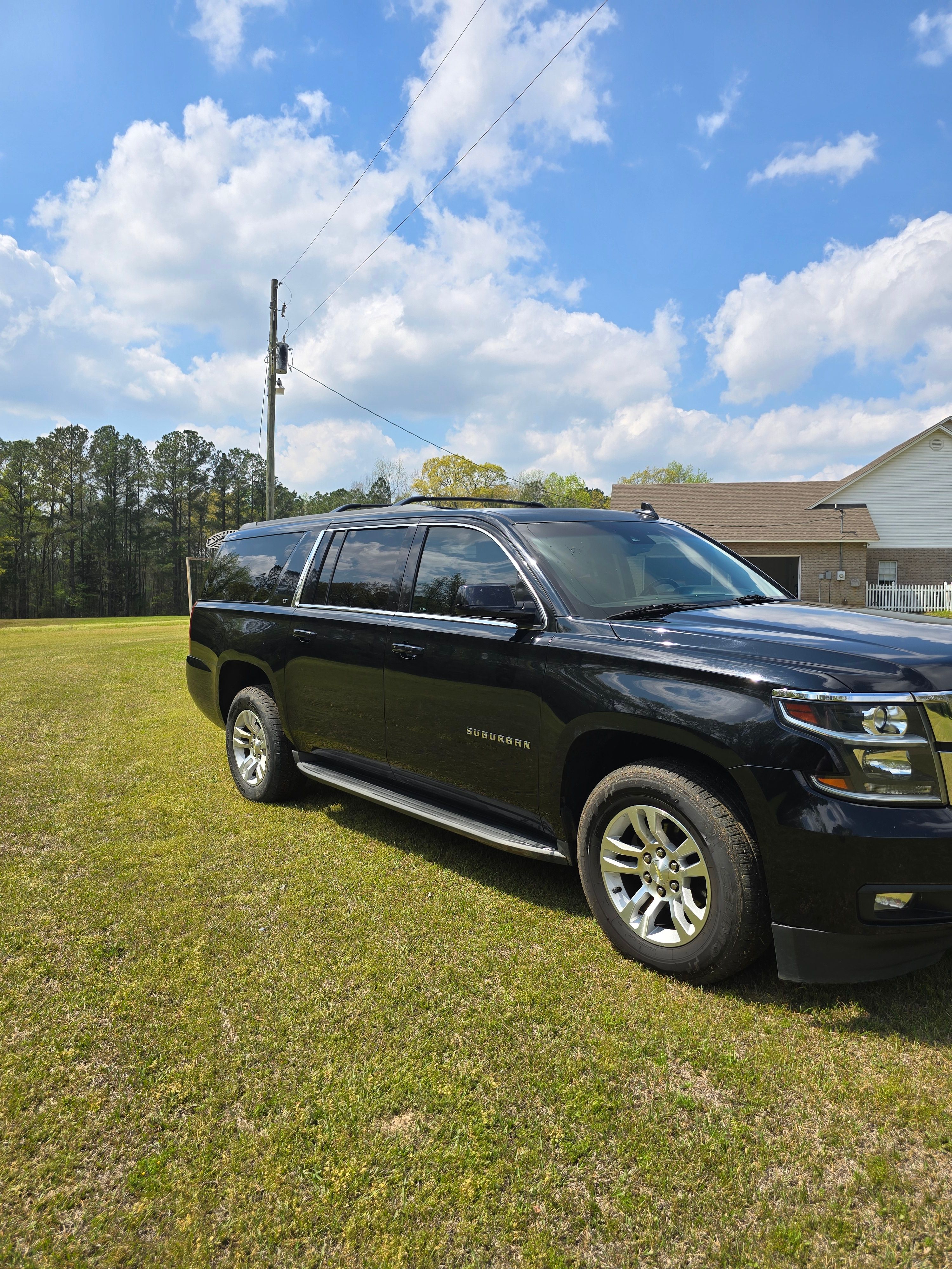 Used 2016 Chevrolet Suburban LT w/ Luxury Package RWD image 1