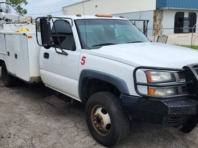 Used 2005 Chevrolet Silverado 3500 2WD Regular Cab w/ Heavy-Duty Power Package