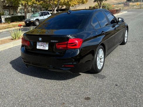 Used 2018 BMW 320i 320i Sedan 4D image 2