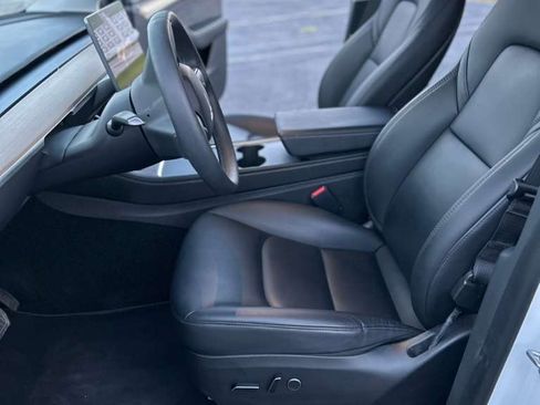 Used 2023 Tesla Model Y Long Range image 9