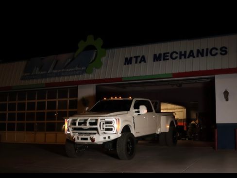 Used 2026 Ford F450 Platinum w/ FX4 Off-Road Package AWD/4WD image 5