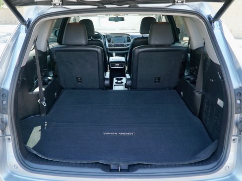 Used 2015 Toyota Highlander XLE FWD image 25