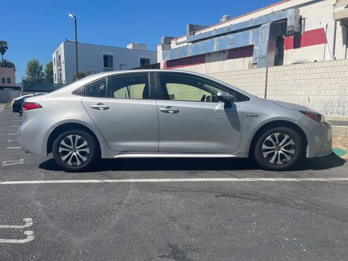 Used 2021 Toyota Corolla LE image 5
