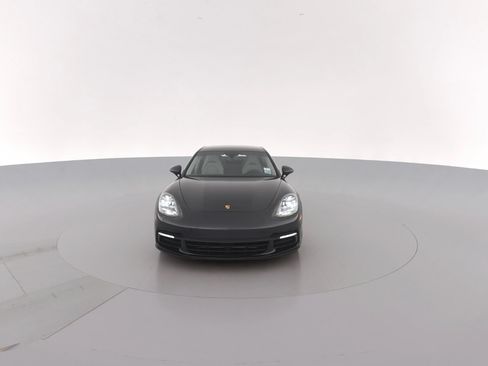 Used 2018 Porsche Panamera image 2