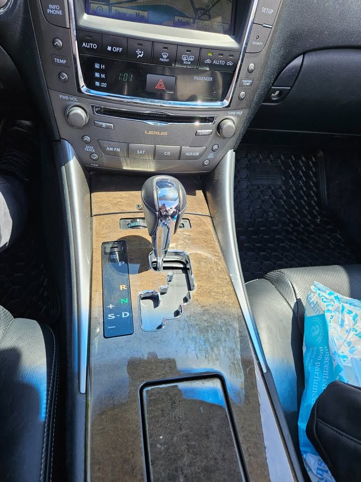 Used 2010 Lexus IS 350C RWD image 8