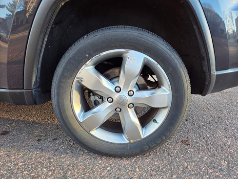 Used 2013 Jeep Grand Cherokee Overland image 15