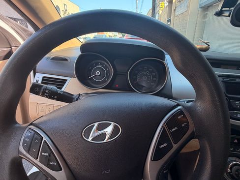 Used 2013 Hyundai Elantra GLS w/ Preferred Pkg FWD image 6