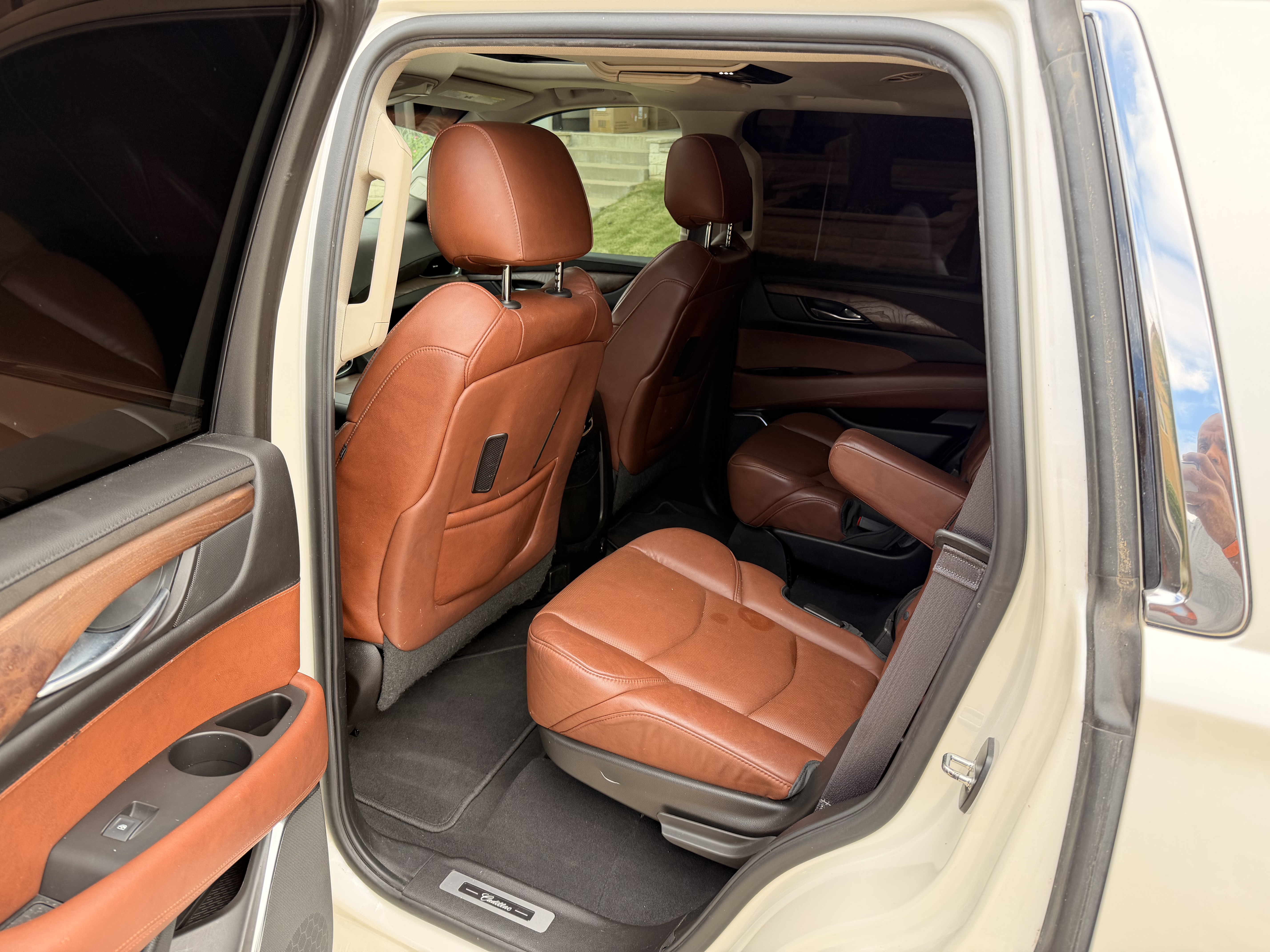 Used 2015 Cadillac Escalade Luxury AWD/4WD image 22