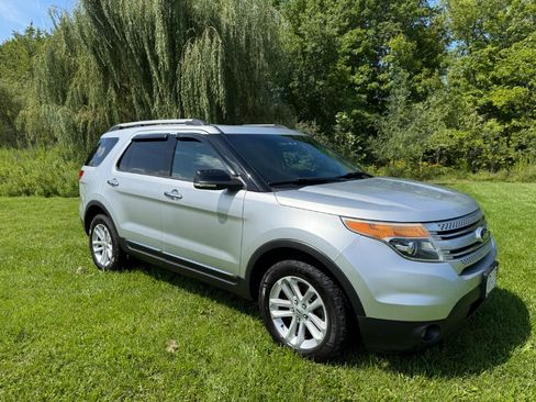 Used 2013 Ford Explorer XLT AWD/4WD image 5
