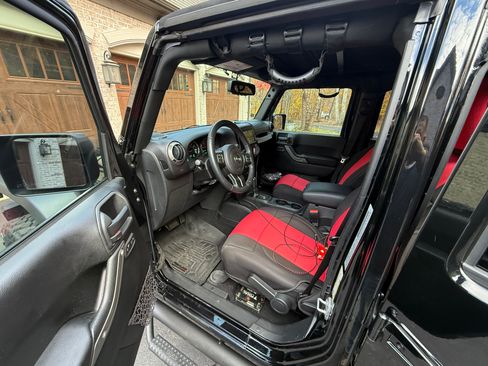 Used 2016 Jeep Wrangler Unlimited Sport w/ Quick Order Package 24S image 12