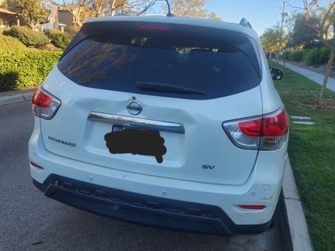 Used 2015 Nissan Pathfinder SV image 6