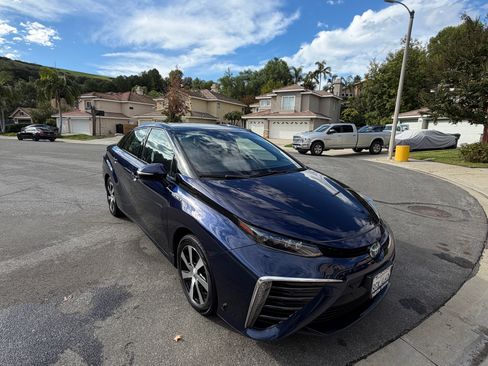 Used 2018 Toyota Mirai image 1