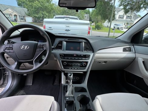 Used 2017 Hyundai Sonata SE FWD image 10