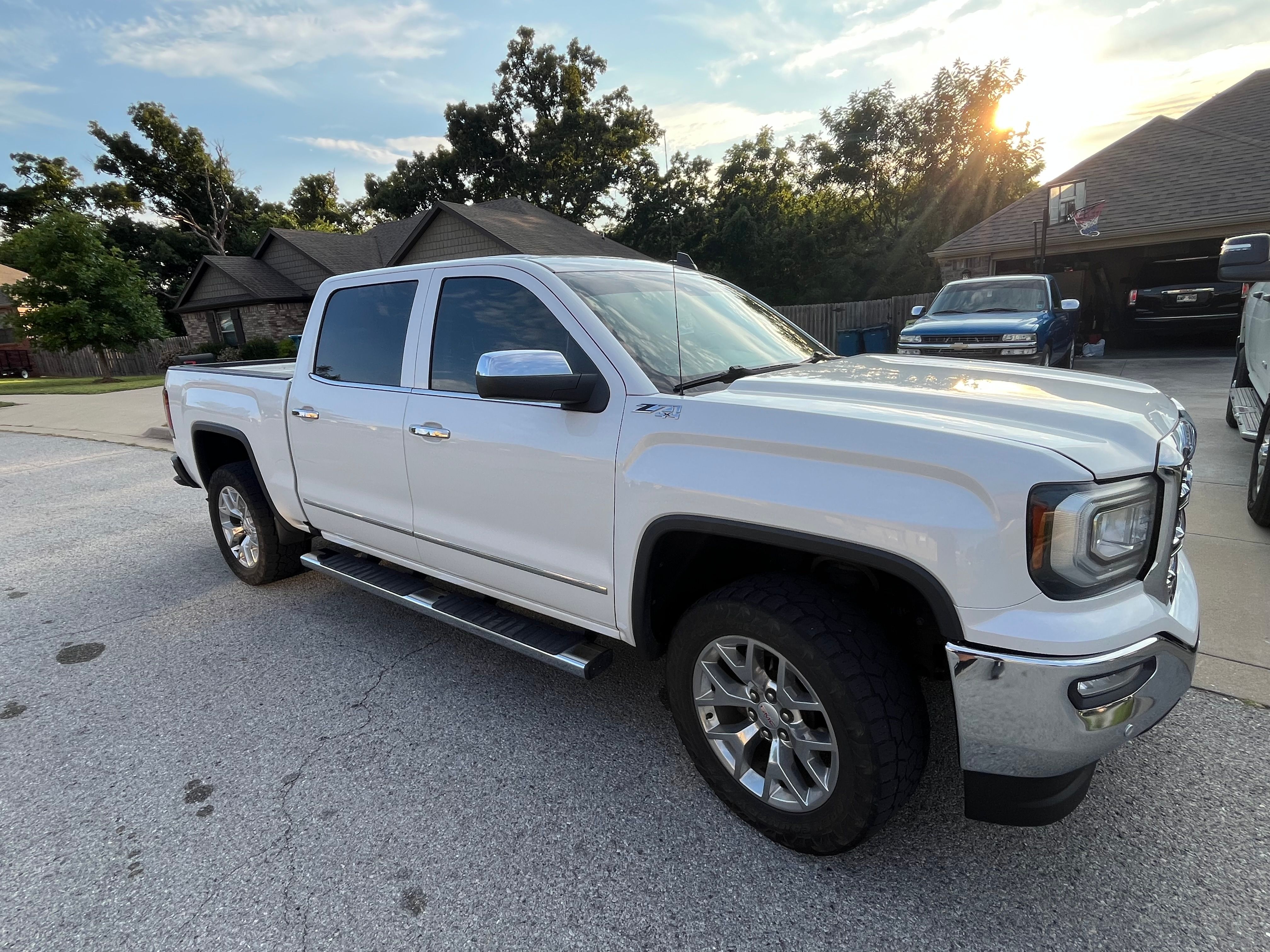 Used 2018 GMC Sierra 1500 SLT w/ Texas SLT Premium Package AWD/4WD image 4