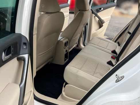 Used 2009 Volkswagen Tiguan SE image 4