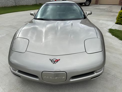 Used 2001 Chevrolet Corvette Coupe w/ Preferred Equipment Group2 RWD image 14