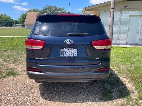 Used 2017 Kia Sorento FWD image 5