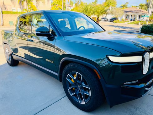 Used 2022 Rivian R1T Adventure image 6