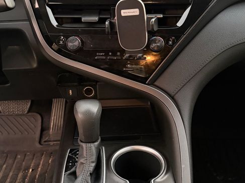 Used 2022 Toyota Camry LE image 13