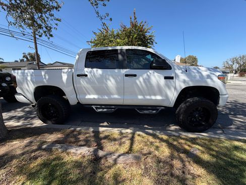 Used 2018 Toyota Tundra Platinum AWD/4WD image 2