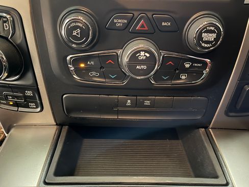 Used 2017 RAM 1500 Classic SLT w/ Luxury Group AWD/4WD image 27