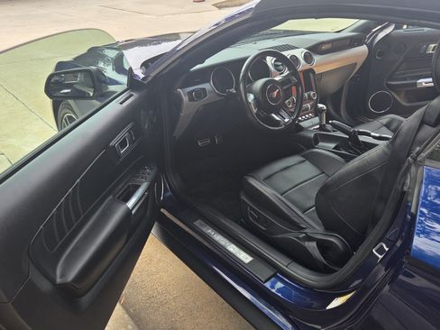 Used 2020 Ford Mustang Premium RWD image 13