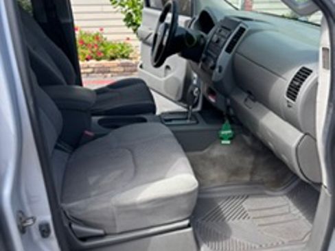 Used 2012 Nissan Frontier SV RWD image 8