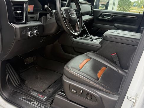 Used 2025 GMC Sierra 2500 AT4 AWD/4WD image 12
