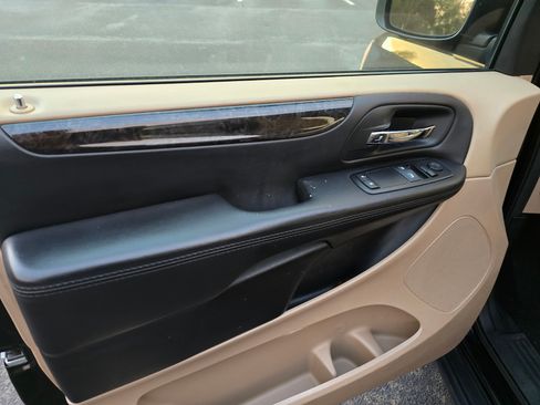 Used 2014 Dodge Grand Caravan American Value Package image 16