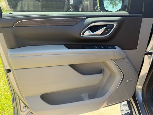 Used 2021 Chevrolet Tahoe Z71 w/ Z71 Signature Package image 11