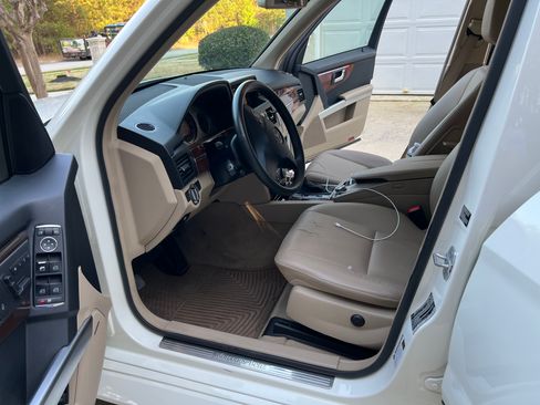 Used 2010 Mercedes-Benz GLK 350 4MATIC image 2