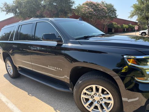 Used 2017 Chevrolet Suburban LT RWD image 5