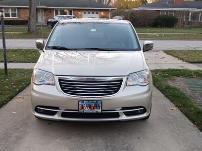 Used 2012 Chrysler Town & Country Limited w/ Luxury Group