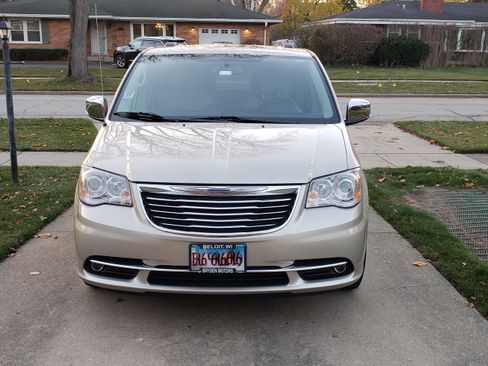 Used 2012 Chrysler Town & Country Limited w/ Luxury Group image 1